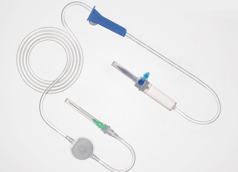 Infusion sets with precision filters for single use / With needle